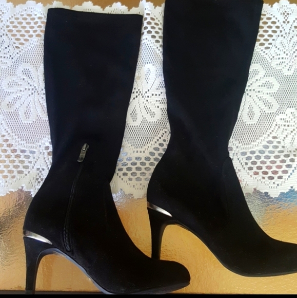 BCBG Shoes - Sale! Last chance Lightly worn BCBG Heel Boot size 6.5
